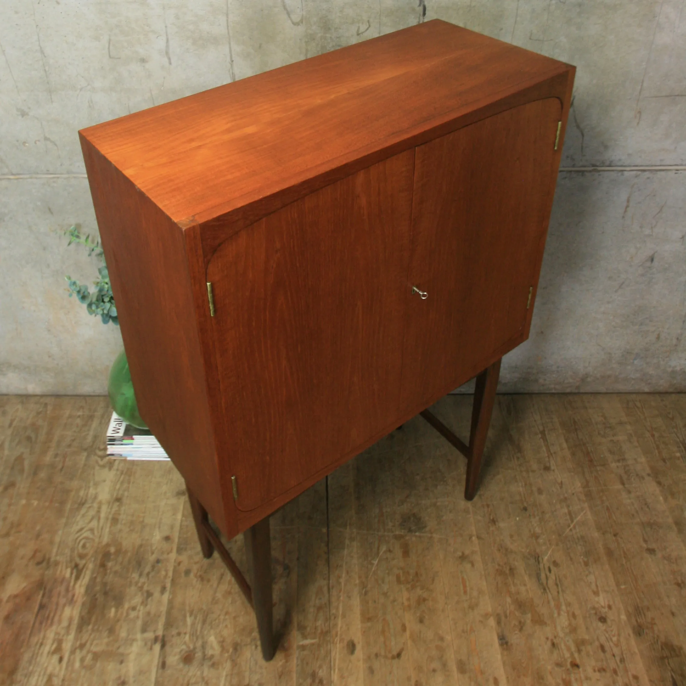 Mid Century Cocktail Drinks Cabinet - 0512k