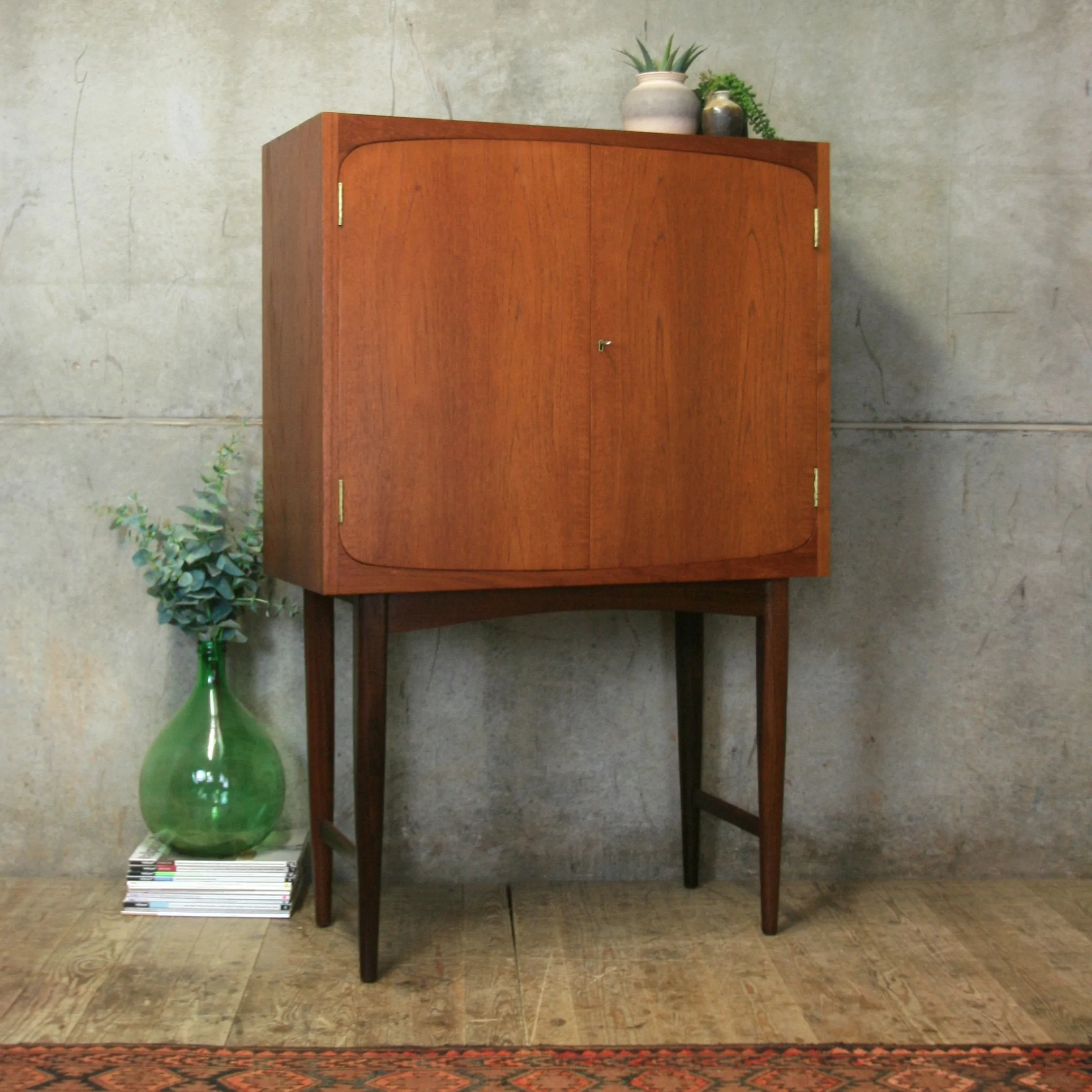 Mid Century Cocktail Drinks Cabinet - 0512k