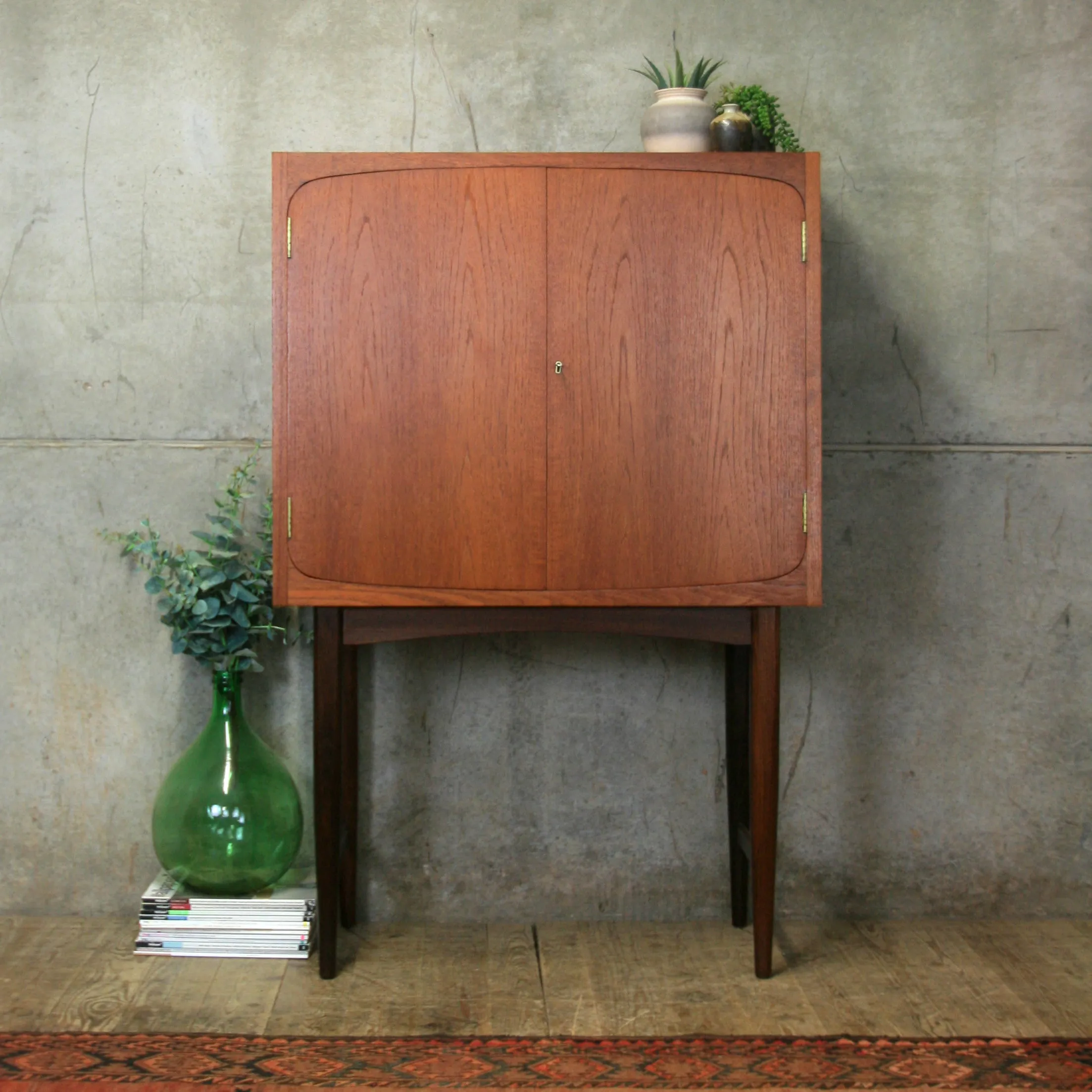 Mid Century Cocktail Drinks Cabinet - 0512k