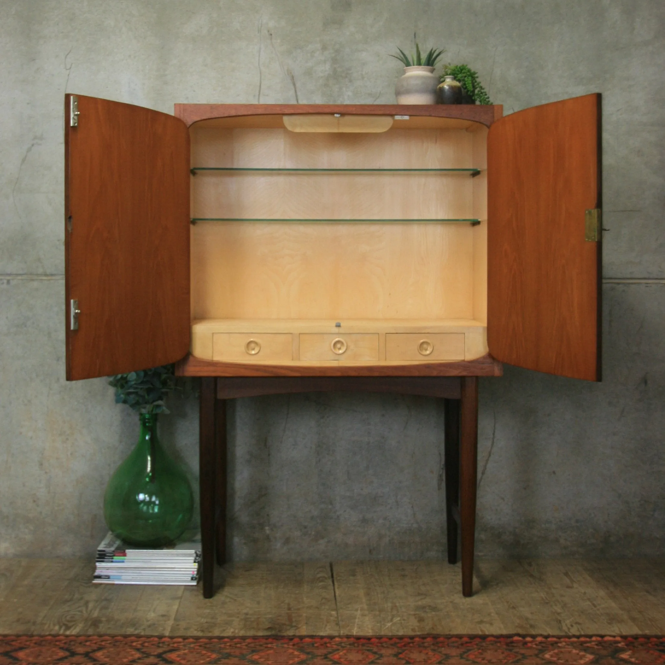 Mid Century Cocktail Drinks Cabinet - 0512k