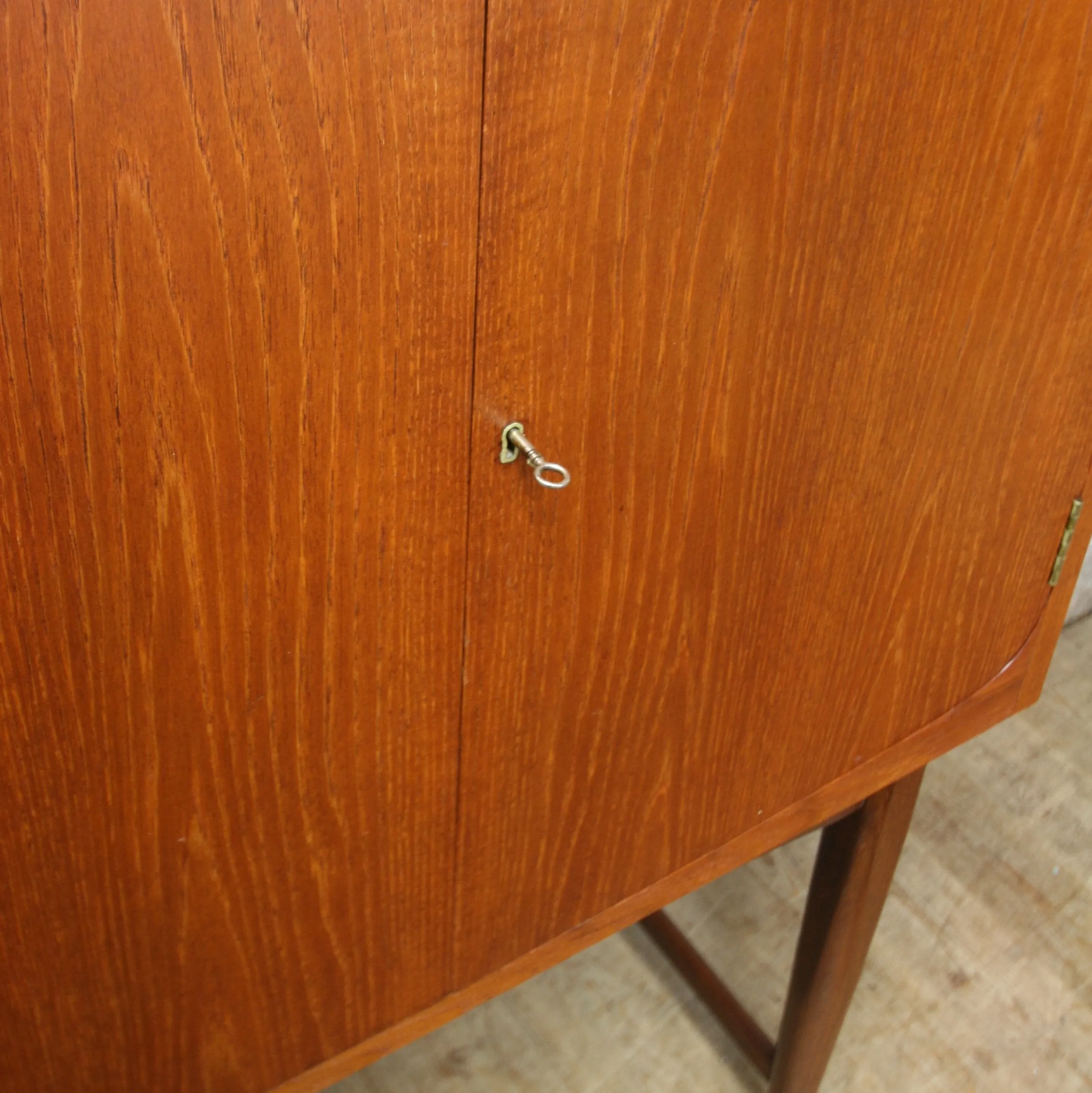 Mid Century Cocktail Drinks Cabinet - 0512k