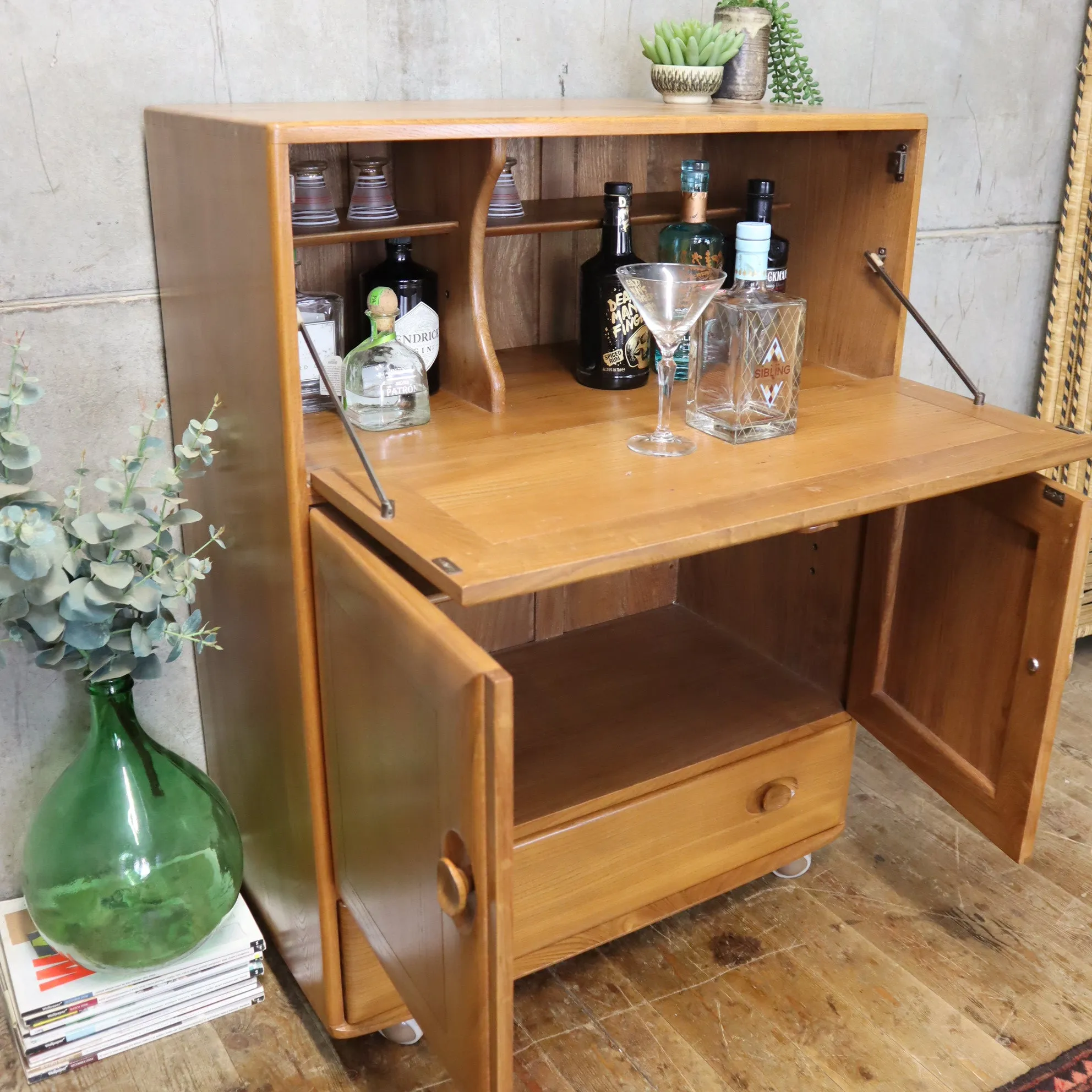Mid Century Ercol Windsor Drinks Cabinet - 1401d